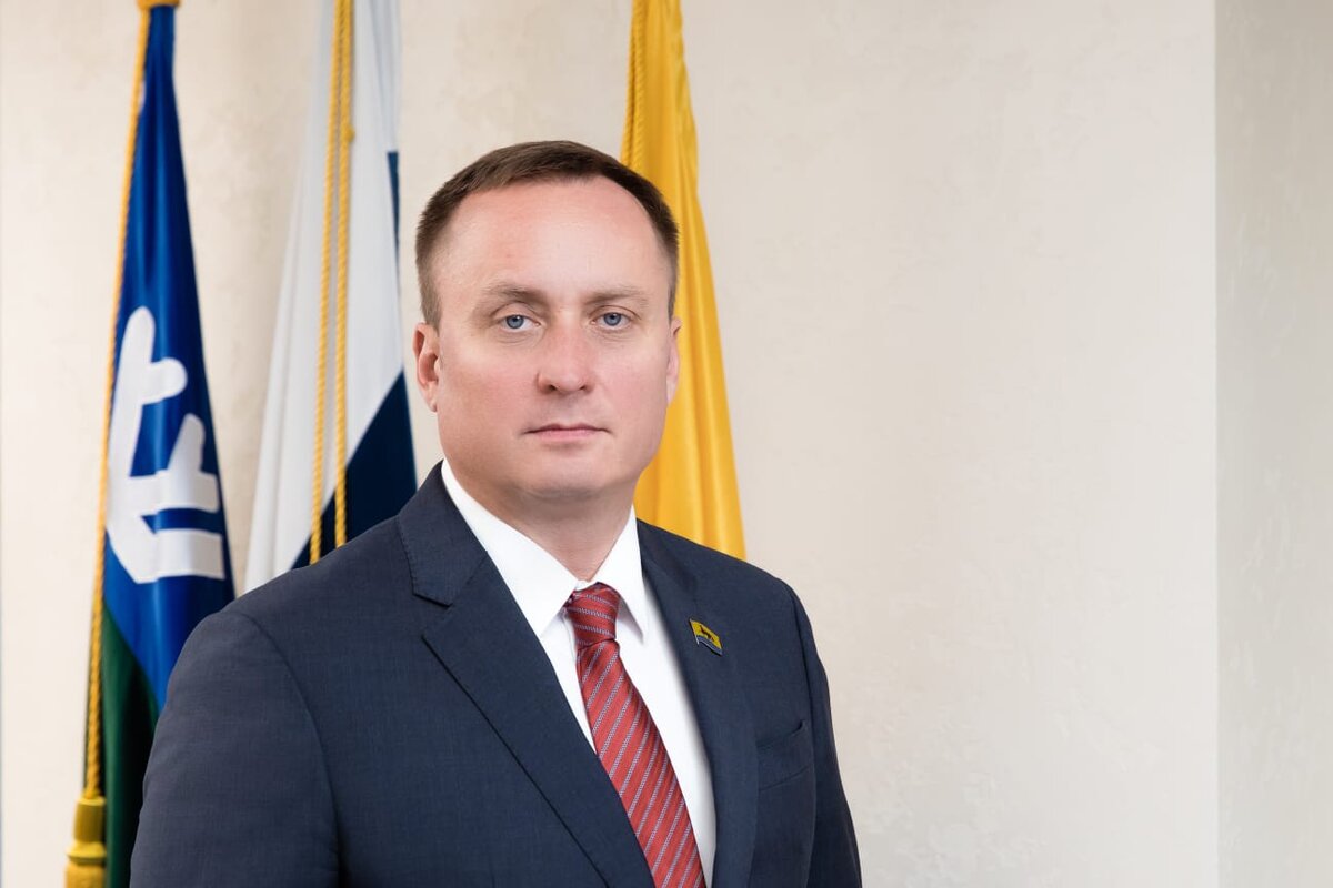    Спикер Думы Сургута поздравил коллег с Днём местного самоуправления