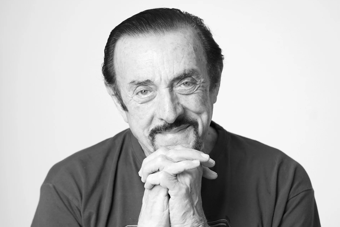 Филип Зимбардо — профессор Стэнфорда и автор книг «Эффект Люцифера» и «Парадокс времени», один из ведущих специалистов по психологии зла и восприятию времени. Автор концепции временной перспективы