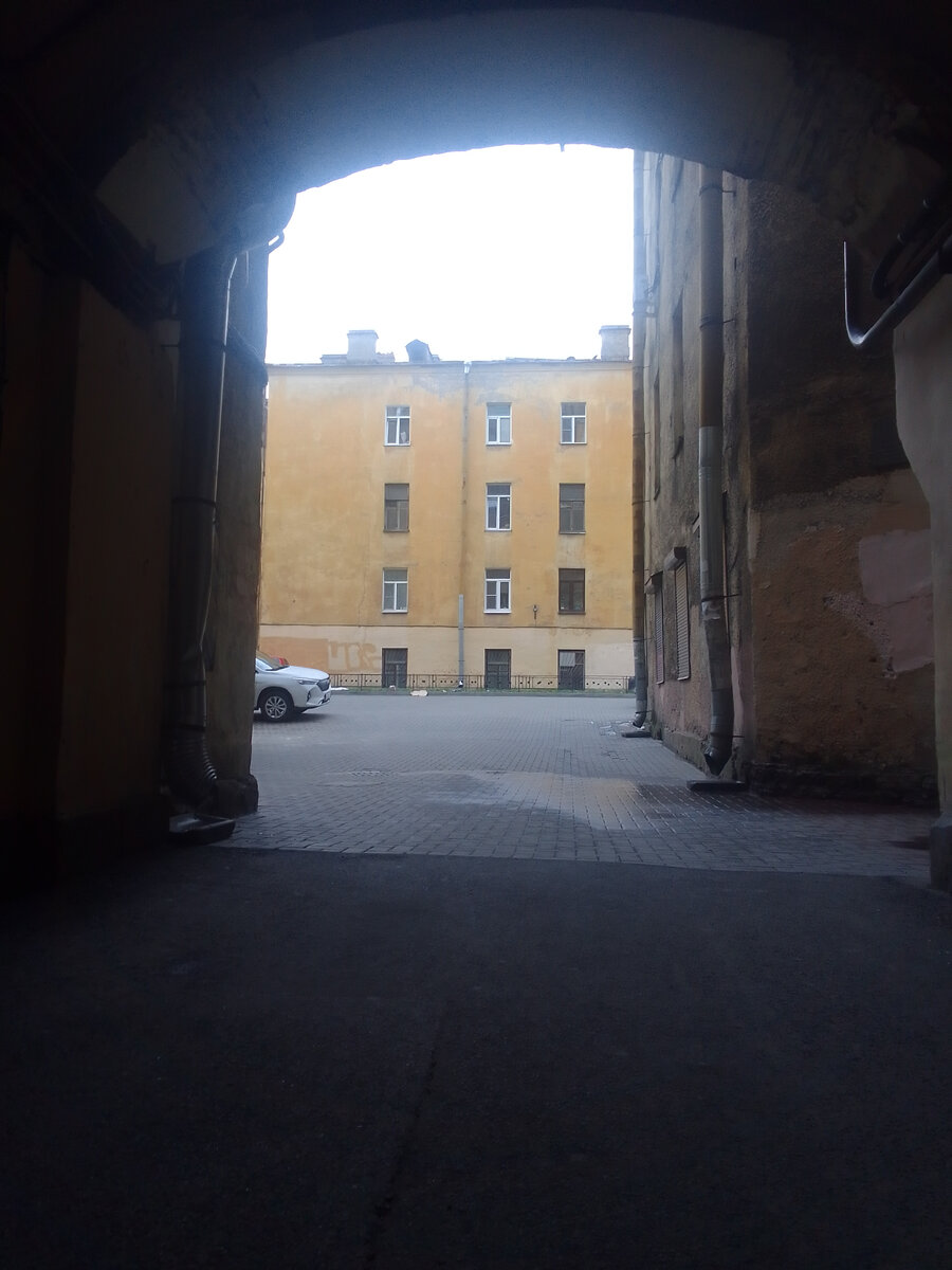 Типичная арка вПетербурге