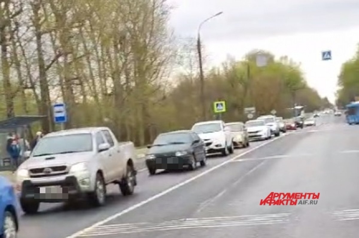 В Твери на Московском шоссе пробка из-за ДТП с автобусом и иномаркой | АиФ– Тверь | Дзен