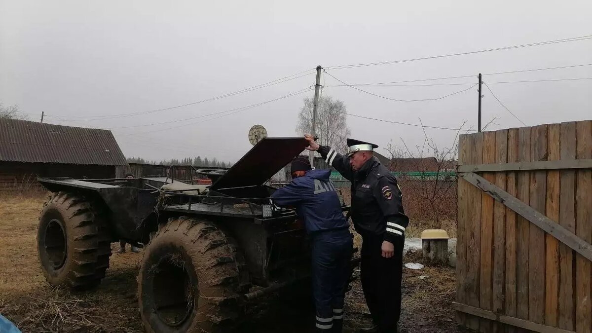 Мужчина перевернулся на болотоходе и сломал позвоночник в Свердловской  области | Новости Тагила TagilCity.ru | Дзен