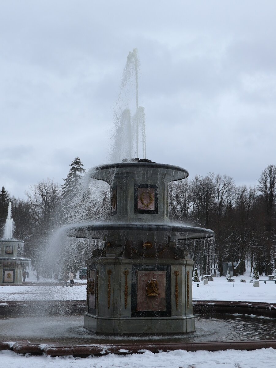 Нижний парк. Римские фонтаны. 