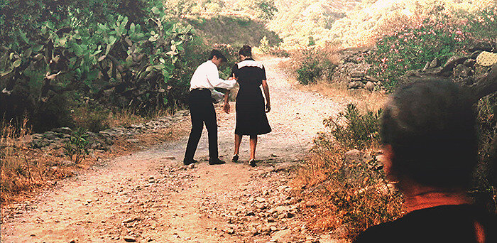 "ее дочь ни разу еще не оступилась на этом склоне с тех пор, как научилась ходить"