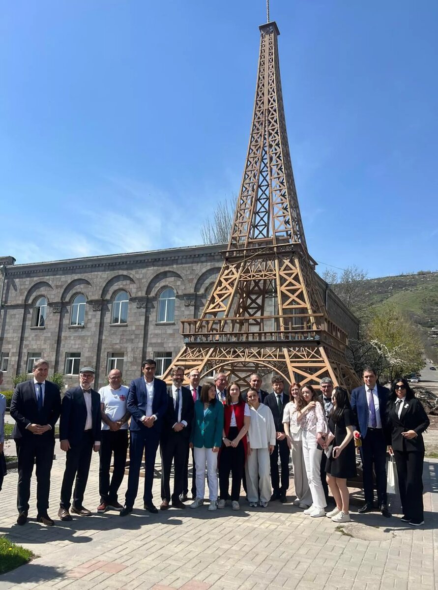 Делегация Сената Франции, возглавляемая председателем группы дружбы Франция֊Армения сенатором Жильбером֊Люком де Виньясом в Горисе (21 апреля 2024). Сюник © Photo : Social media of Vladimir Vardanyan