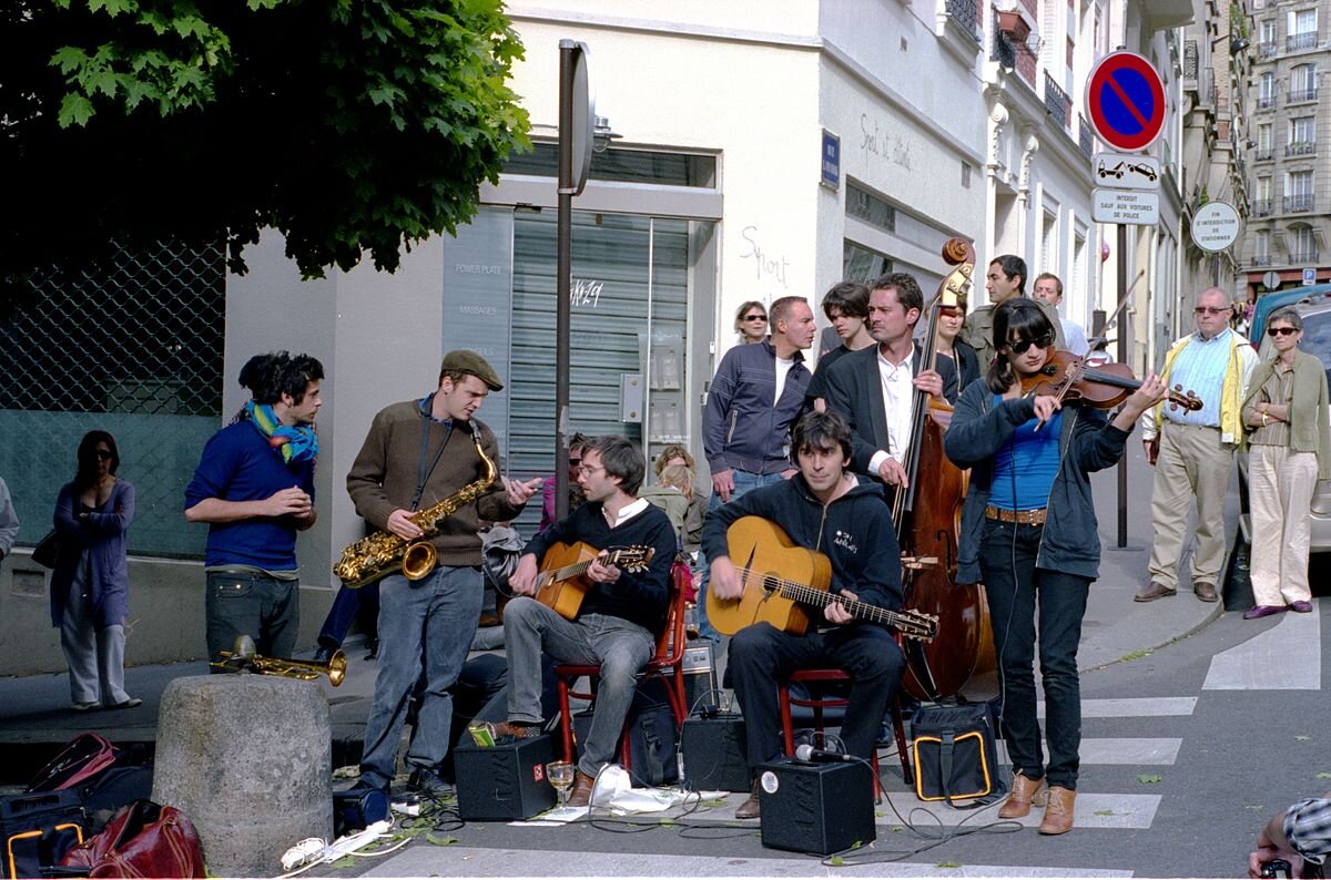 Песни франзуски. Fête de la musique во Франции. Фестиваль музыки (fête de la musique) во Франции. 21 Июня – fête de la musique день музыки во Франции. Музыкальный фестиваль во Франции.