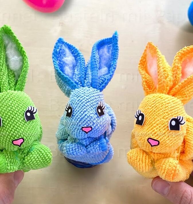    Кролик из салфетки    
Источник: Скриншот из видео