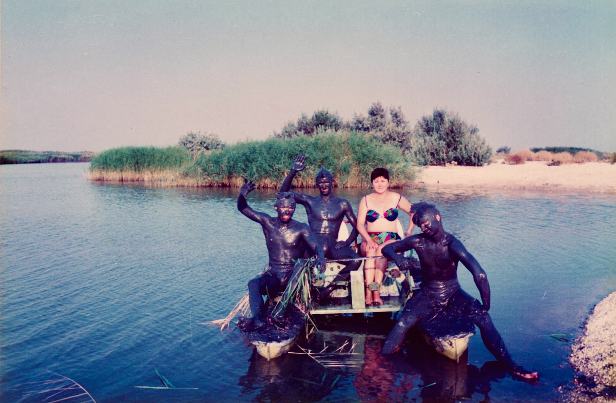 Фото из личного архива: о. Ейская Коса, маленькая бухта, 1998 год. На фото Борис, Я, Зоя и Алексей. У фотографии интересная история - она была опубликована в газете «Пульс недели».