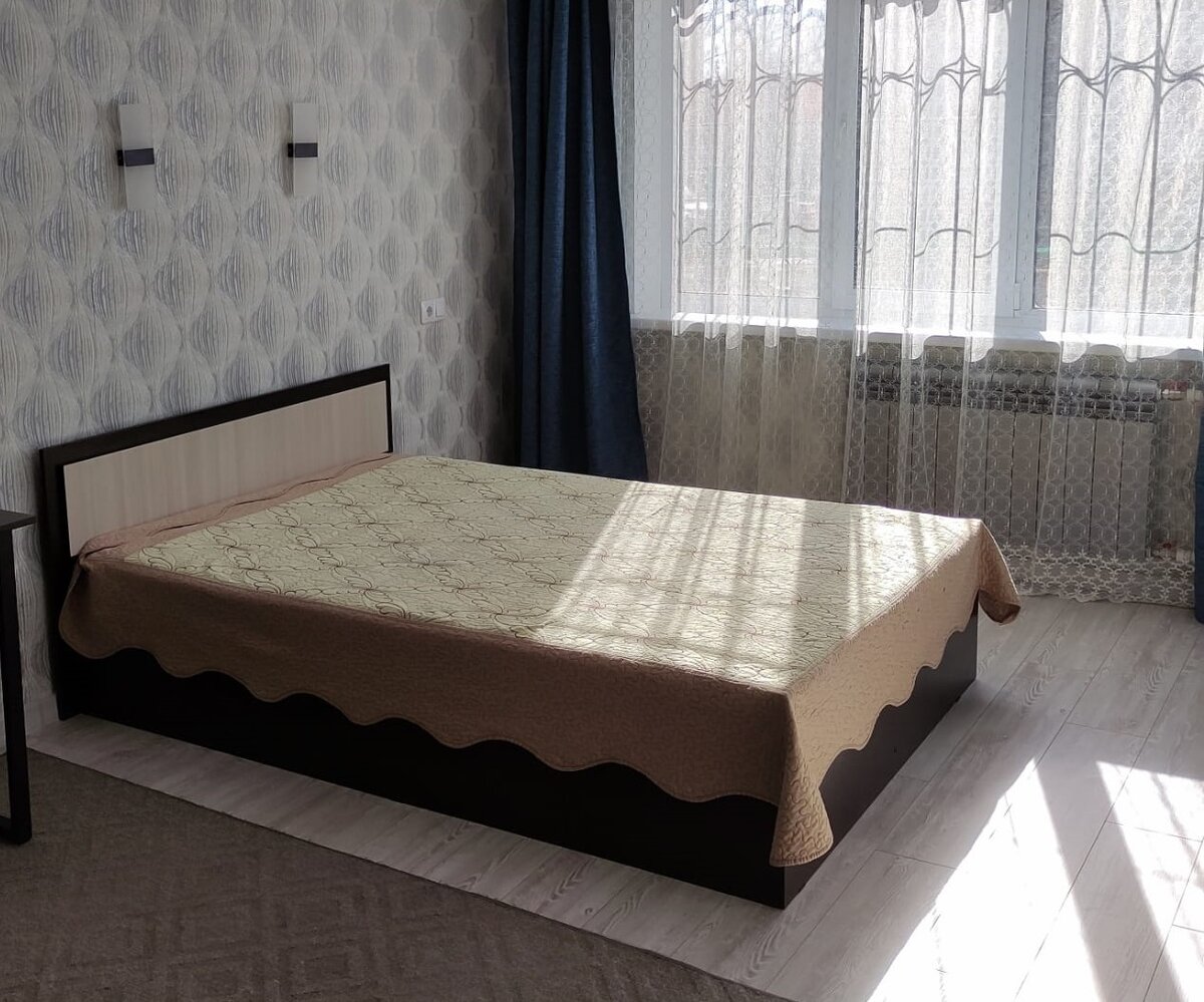 Кровать в квартире №1.