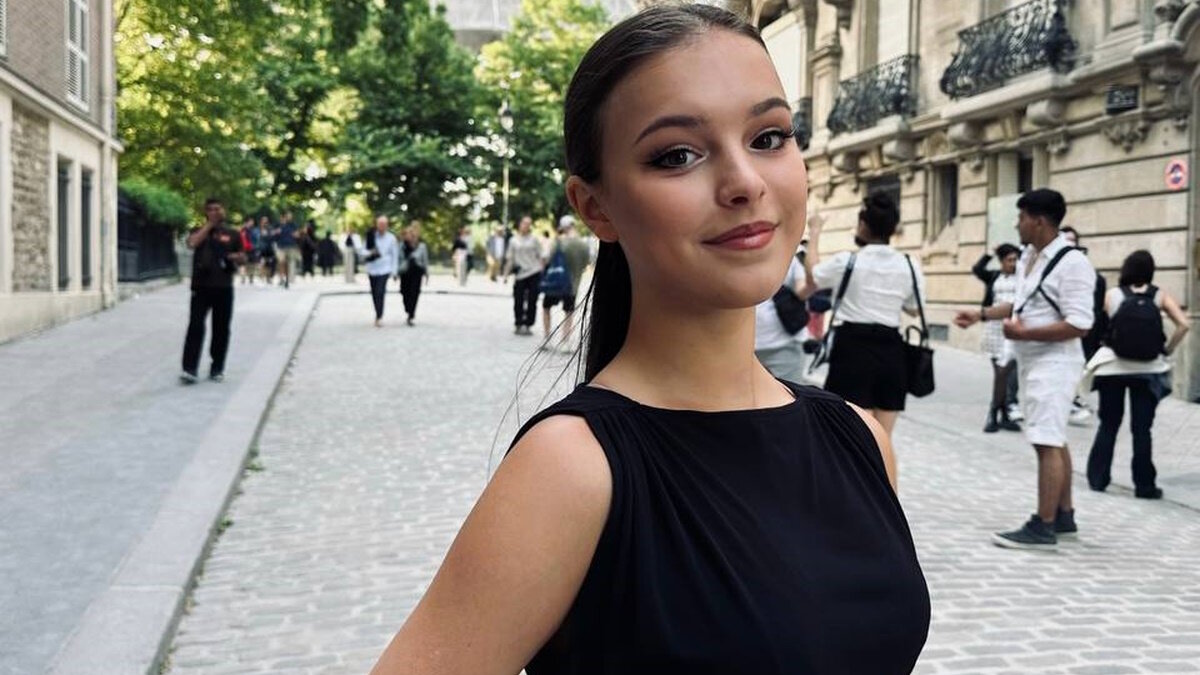    Анна Щербакова проводит отпуск во Франции. Фото: соцсети фигуристки Анны Щербаковой.