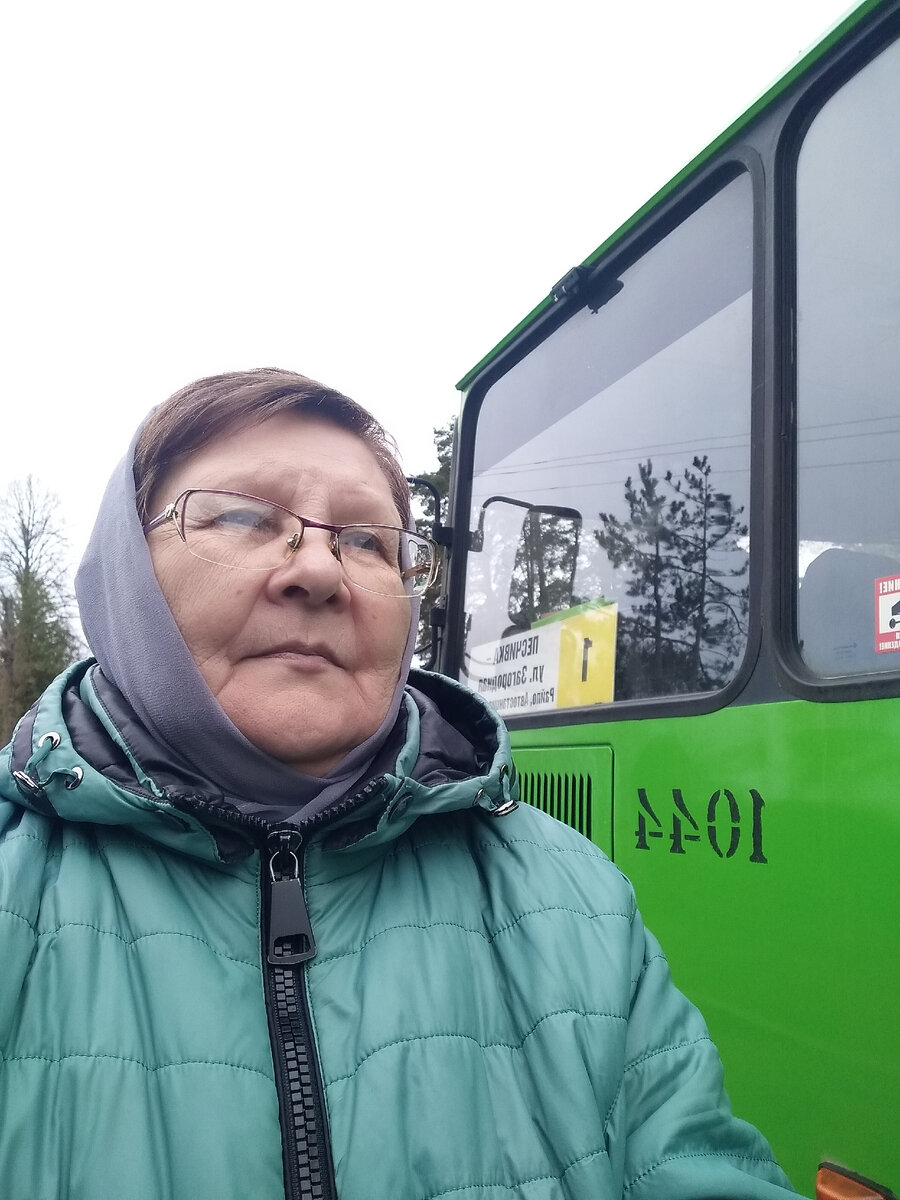 День хмурый, хоть и без дождя. Прохладно