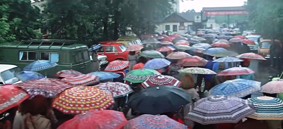 Скриншот автора. Мало кто любит дожди.  На них хорошо смотреть из окна. 