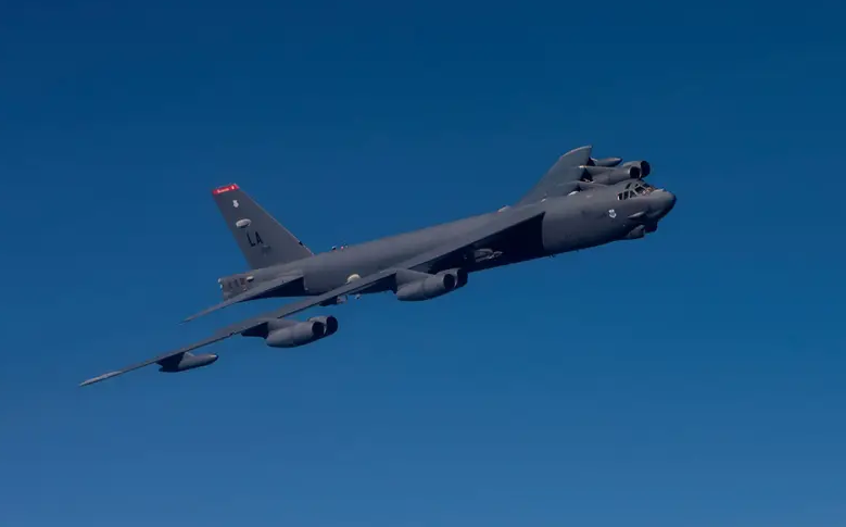 Микроволновое оборудование встроено в крылатые ракеты воздушного базирования и доставляются к месту пуска на американских стратегических бомбардировщиках B-52. Фото самих ракет CHAMP отсутствуют в Сети