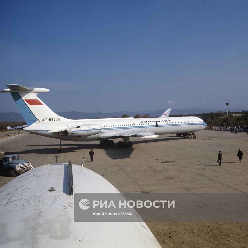 Ил-62 СССР-86670 на перроне аэропорта Владивосток, июнь 1970 г. Автор фото Юрий Сомов, источник: РИА-Новости