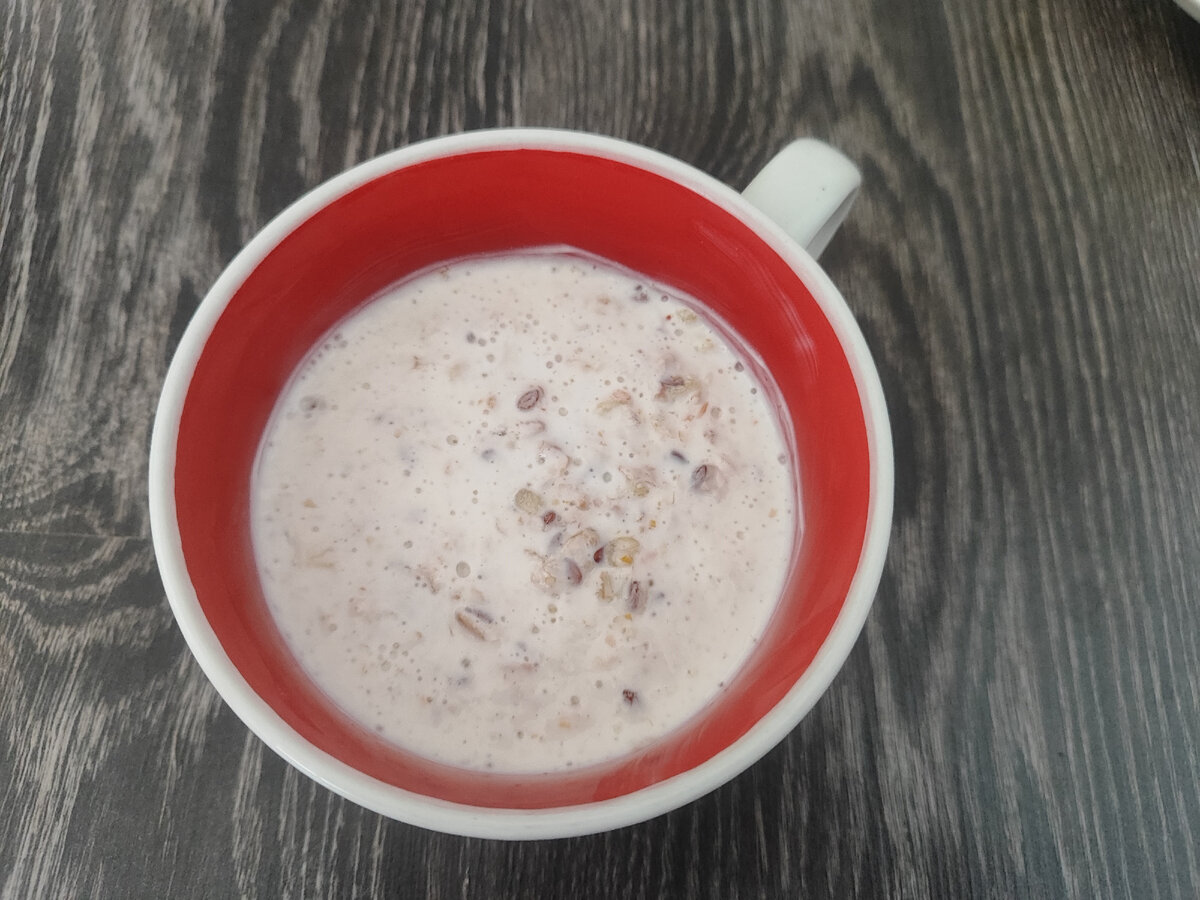 Овсяная каша с кукурузными отрубями, семенами льна.