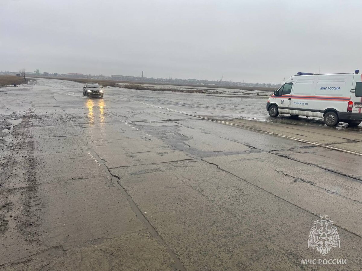 МЧС: участок дороги между Геническом и селом Геническая Горка подтоплен |  Таврия. Херсонская область | Дзен