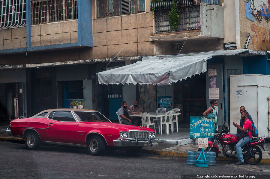 Если вы любите необычные и редкие машины не в музейной обстановке, а реальной уличной жизни, тогда вам точно в эту публикацию. Ну или своими глазами увидеть, съездив в Венесуэлу.