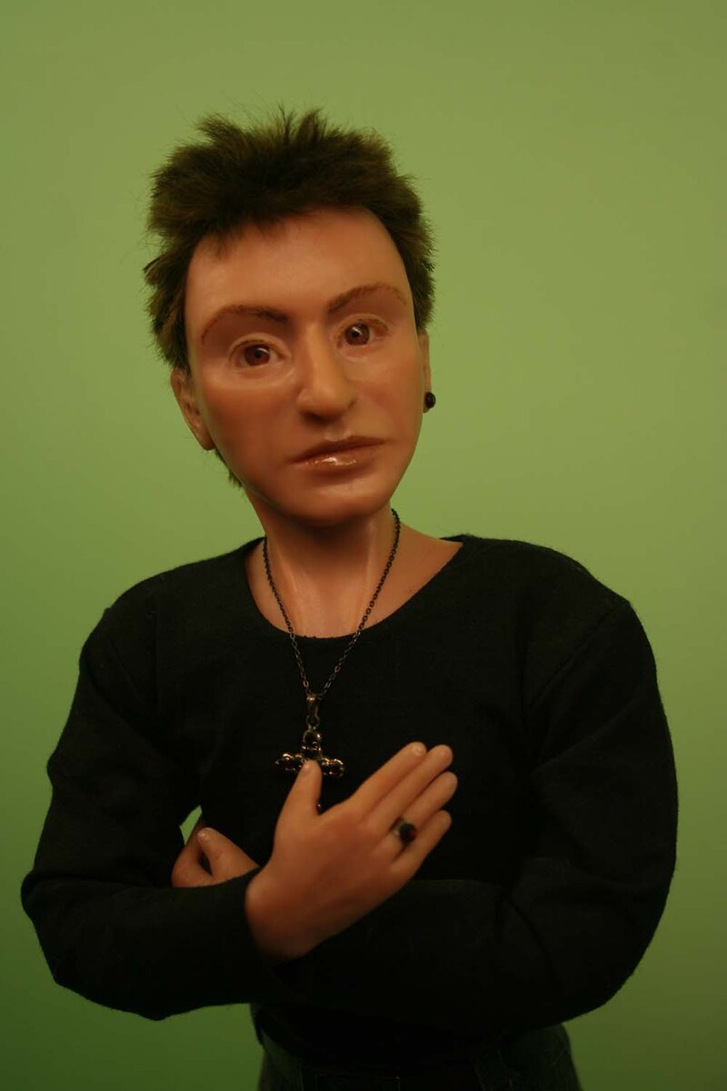 Не особо похож! Он тут сильно молодой