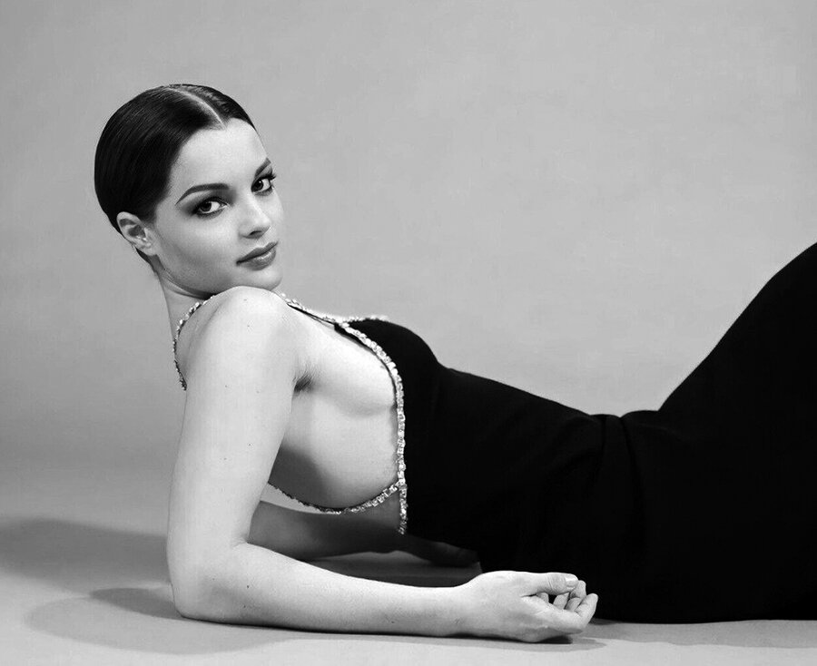 Роми Шнайдер в платье Ива Сен-Лорана, около 1969 года