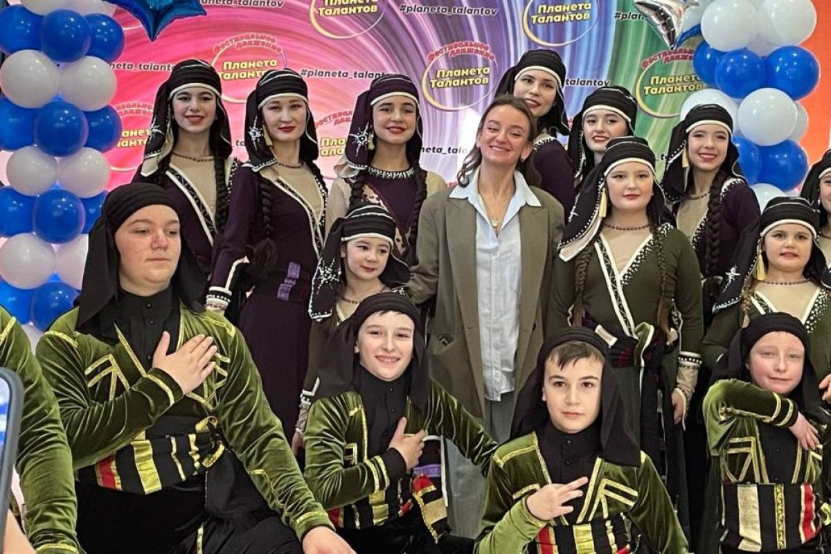    Костюмы - не менее важная часть народной культуры, чем танцевальные движения.