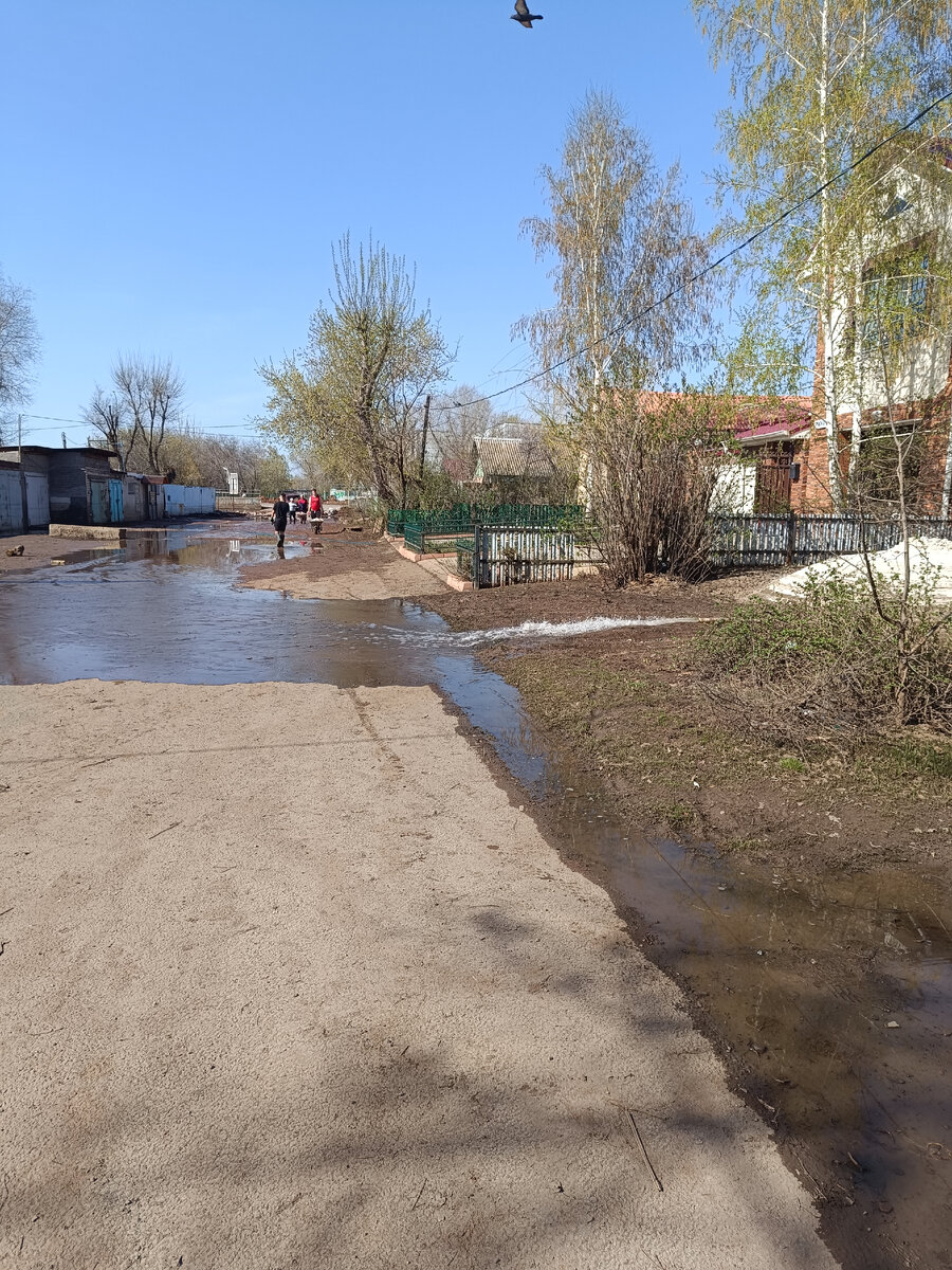 Откачивачивали воду  из подвального помещения. Не рекомендуем, лучше ждать