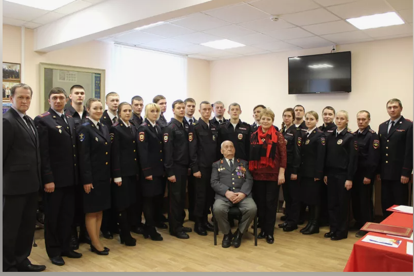 сотрудники УМВД по Кирову принимают присягу фото 43.мвд.рф
