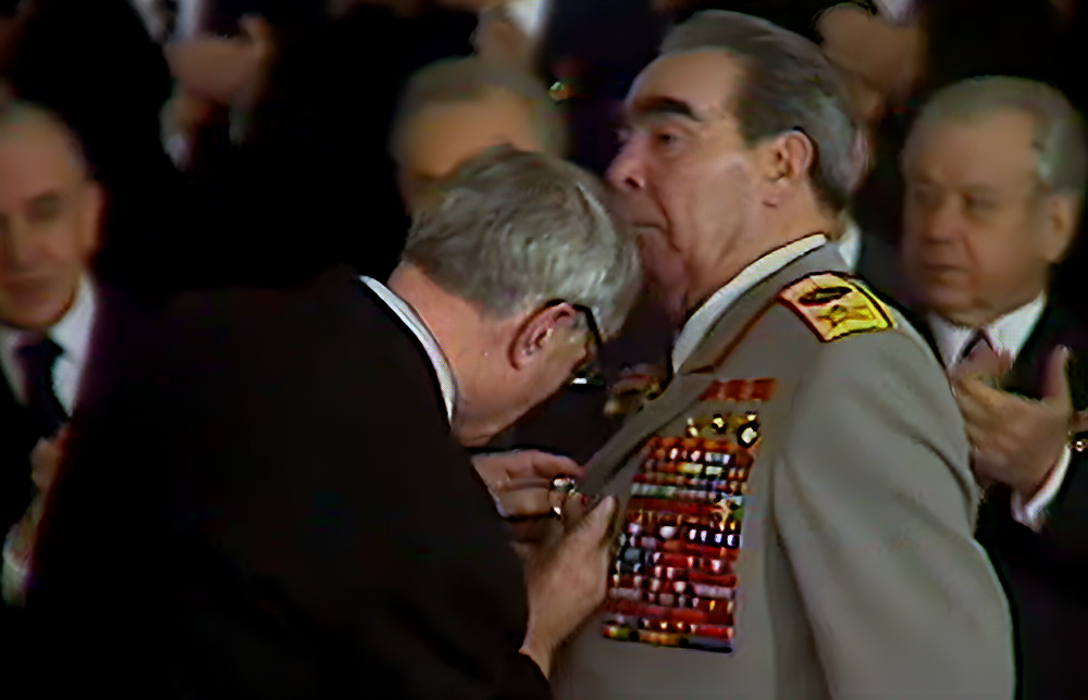 Награждение Генсека орденом Победы, 1978 г.