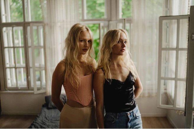 Сёстры Лиза и Ариадна