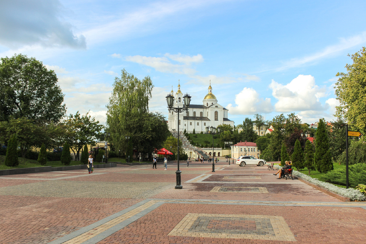 Замковая площадь.