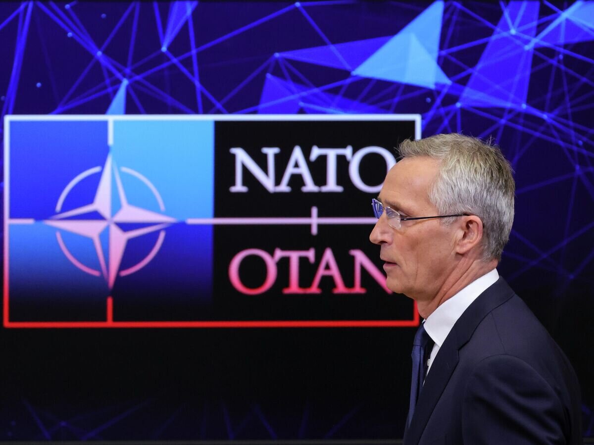    Генсек НАТО Йенс Столтенберг перед началом пресс-конференции в штаб-квартире НАТО в Брюсселе© AP Photo / Olivier Matthys