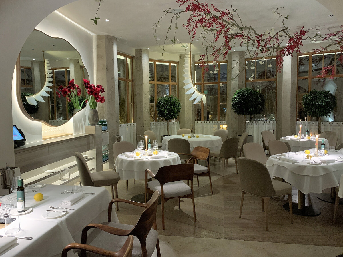 Интерьер ресторана Onest