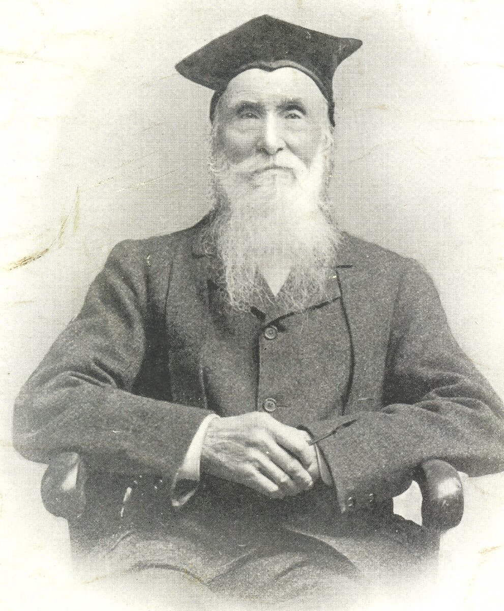 Сэр Джеймс Огастес Генри Мюррей (англ. James Augustus Henry Murray. Родился 7 февраля 1837 года в Южной Шотландии. Умер 26 июля 1915 года (78 лет). В 1908 году ему был присвоен рыцарский титул. 