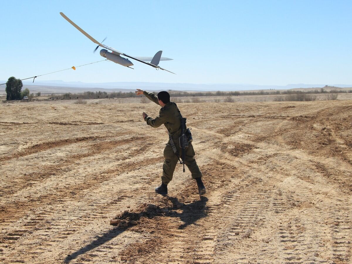    Израильские военные запускают разведывательный беспилотник "Skylark"© Фото : Israel Defense Forces/ Zev Marmorstein