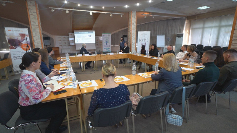     Бизнес-завтрак "Статус семейного предпринимательства в России" в ИД "Алтапресс" Предоставлено altapress.ru