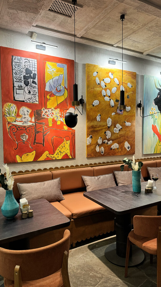 Обновлённая мягкая зона в ресторане на Красном проспекте, 37