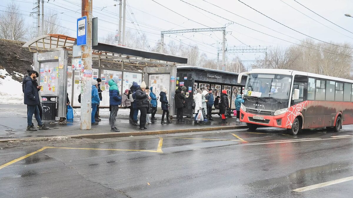 Жители Уфы и в жару, и в холод терпят издевательства, дожидаясь автобуса |  mkset.ru | Дзен