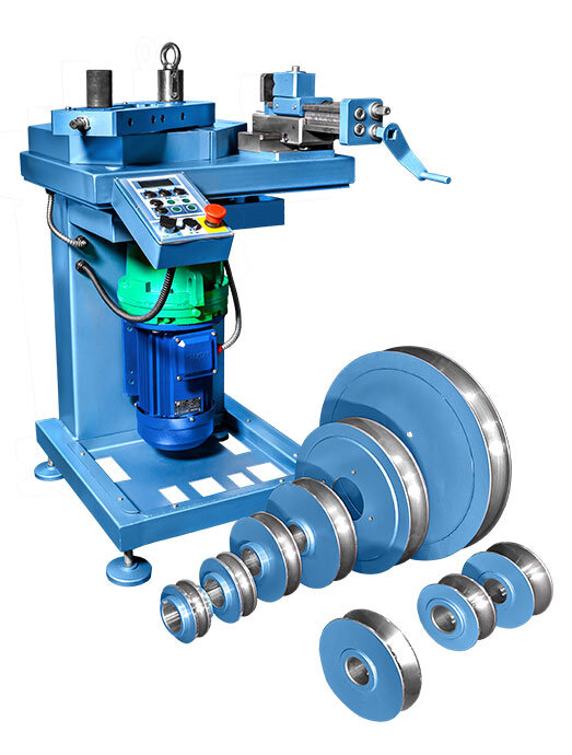 Универсальный трубогиб комплектуется сменной оснасткой для гибки стальных водогазопроводных труб, ГОСТ 3262-75 (диаметром 3/8″ до 2″, толщина стенки от 2,5 до 4,5 мм), марка стали от СТ-3 до СТ-45