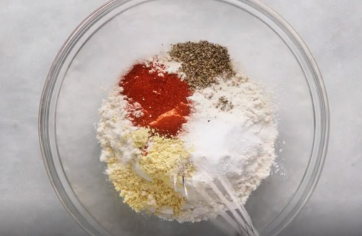 Готовим ароматную мучную смесь для панировки говяжьей печени  Фото: simplyrecipes.com