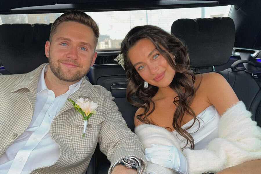 "Любовь", - комментировала Суркова.