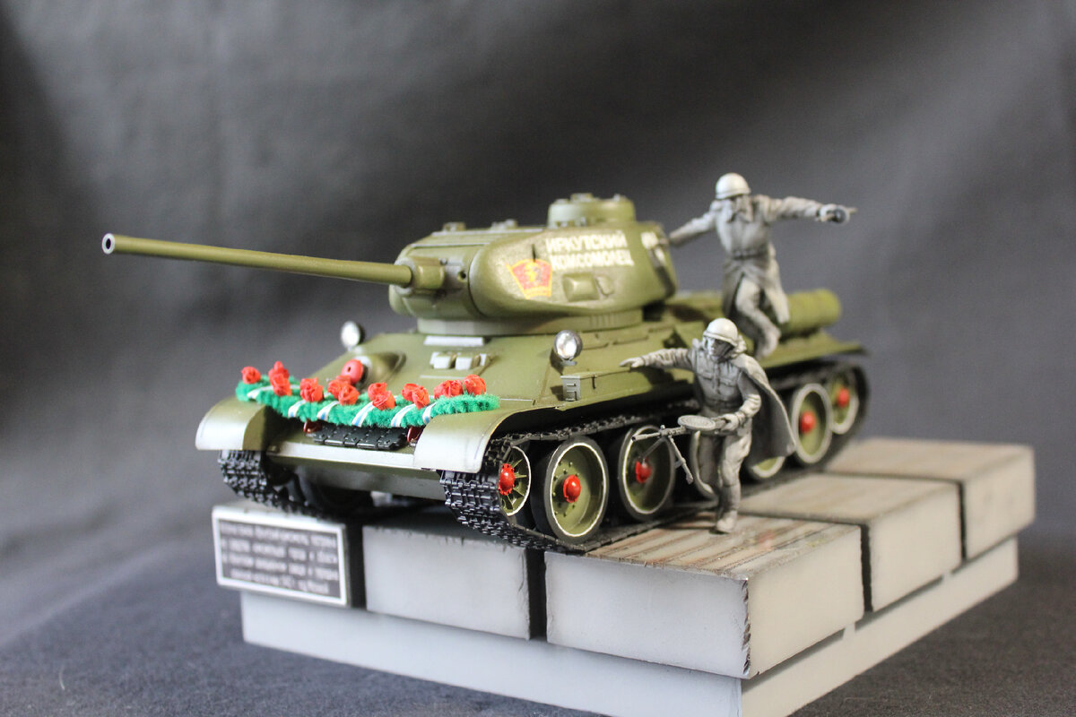 Модель советского среднего танка Т-34-85. Масштаб 1/35. Тактический номер конкурсанта - 016