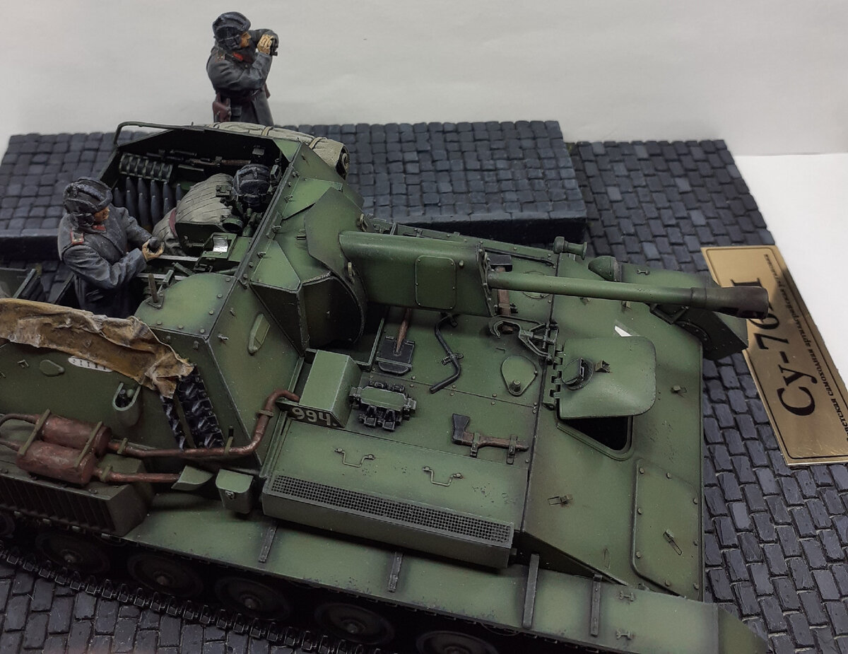 Советская самоходная артиллерийская установка СУ-76М. Модель  в масштабе 1/35.   Производитель "Звезда". Тактический номер участника 011. (листайте вправо, чтобы увидеть больше -->>)