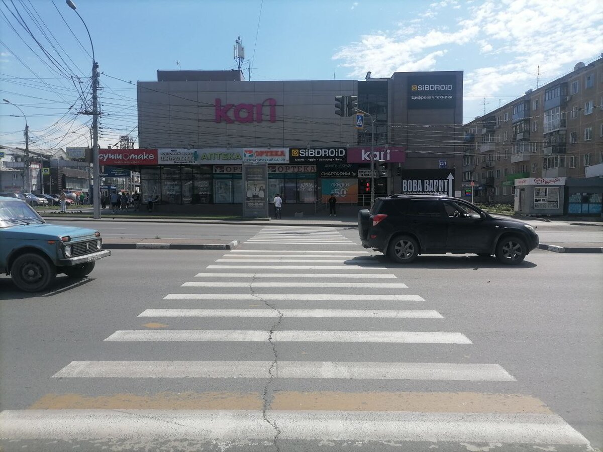 Ограничения не распространяются на автобусы, грузовые автомобили, которые перевозят продукты, лекарства и топливо.  Фото: Фото: ФедералПресс / Екатерина Ломакина