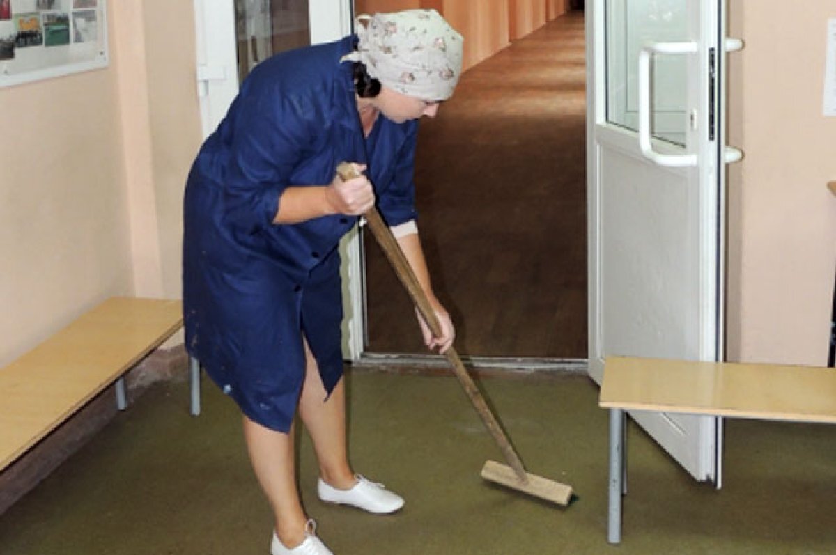    В Пермском крае мать напала на уборщицу в раздевалке школы