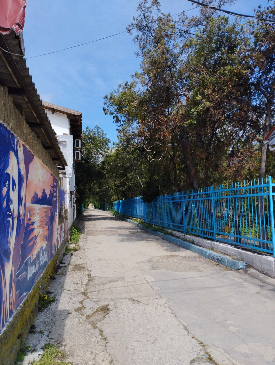 Выход из парка пока открыт. Сегодня. Фото автора канала