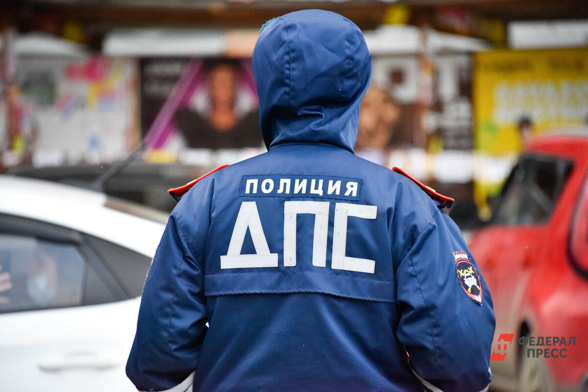 Полицейские разбираются в обстоятельствах аварии.  Фото: Полина Зиновьева