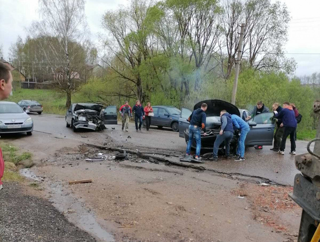 В Смоленске произошло смертельное массовое ДТП на Досуговском шоссе |  Информагентство О чем говорит Смоленск | Дзен