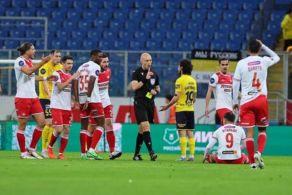 У обеих команд было немало фолов. Фото: ФК "Ростов".