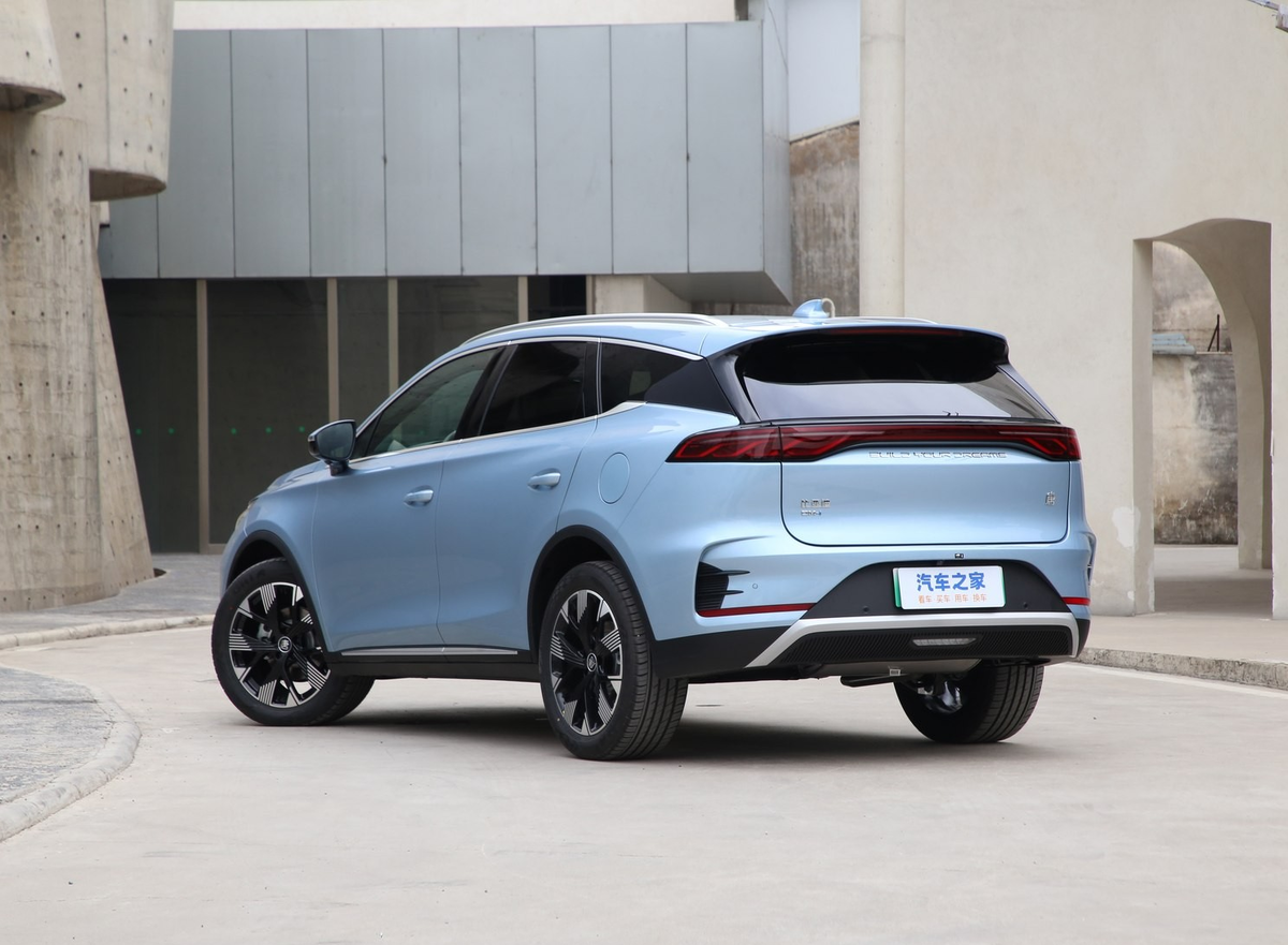 Габариты BYD Tang DM-i – 4870х1950х1725 мм 