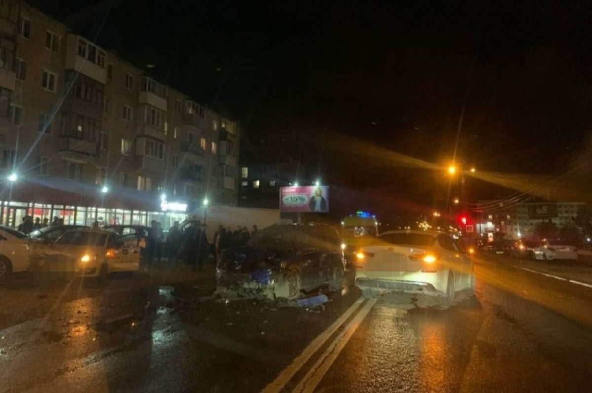    В массовом ДТП на проспекте в Твери пять человек пострадали, один погиб