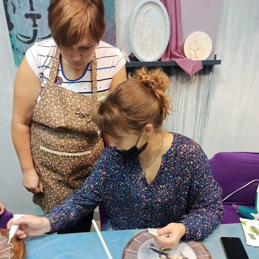 Фото с МК по декупажу. Фото автора 