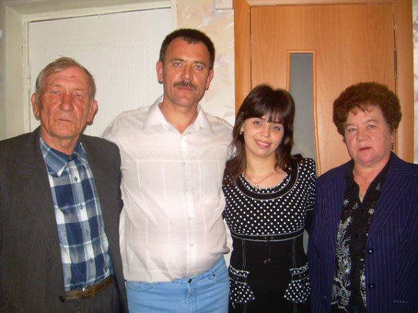 Виталий Егорович Юрченко с женой Евгенией Яковлевной, сыном Игорем и внучкой Ольгой